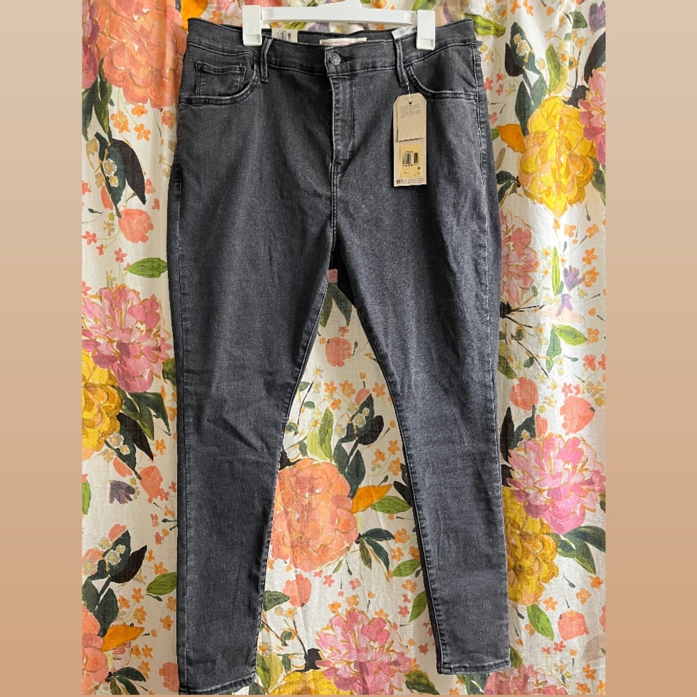 Levi’s Gray 720 High Rise Super Skinny jeans
